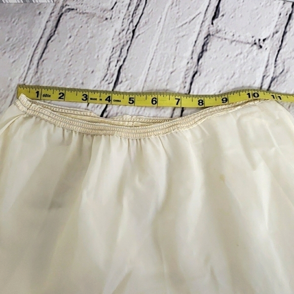 Vintage 50s Half Slip Embroiidered Flowers. Acetate GUC See Pics - Picture 4 of 15